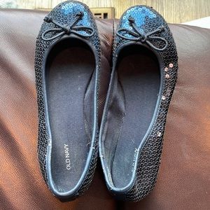 Navy blue sequined flats!